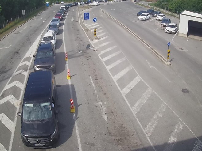 Duža čekanja na prelazima sa Hrvatskom
