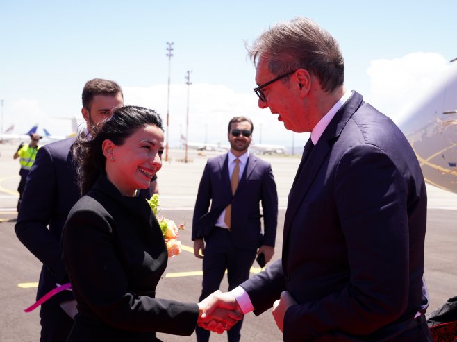 Vučić stigao u predsjedničku palatu u Tbilisiju, dočekan uz najviše počasti (FOTO)