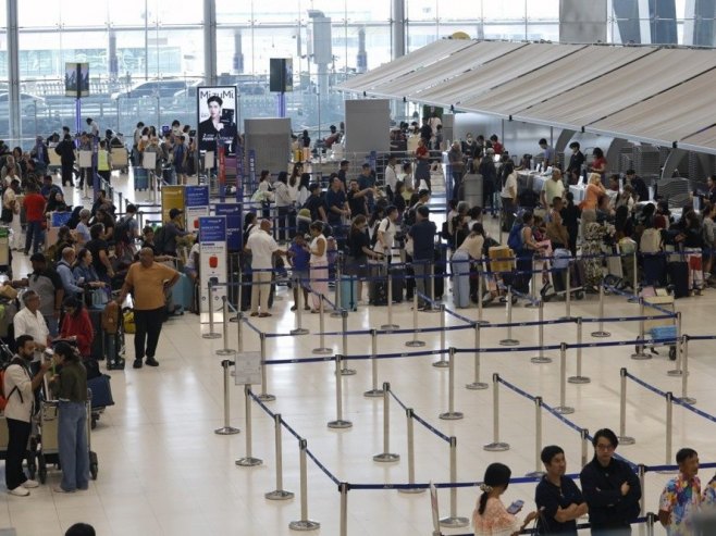 Usljed obilnih padavina odgođene stotine letova u Јužnoj Kini