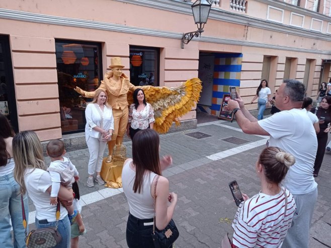 "TrotoArt" i danas  donosi zabavu za sve generacije