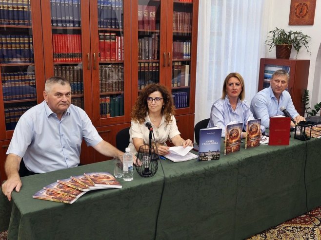 Trebinje: Promovisana knjiga "/geo/ politička svjedočenja", autora Mihajla Vujovića