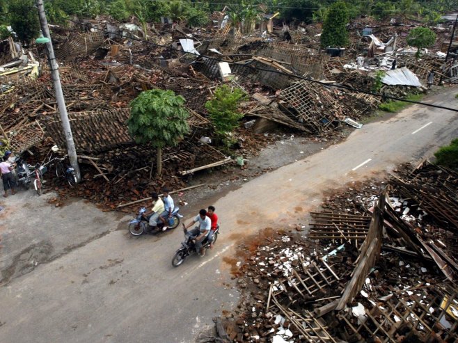 U zemljotresu jačine 6.7 stepeni u Indoneziji poginula najmanje jedna osoba