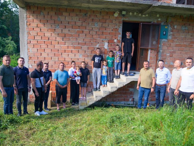 Višečlana porodica Petković u Panjiku privremeno stambeno zbrinuta