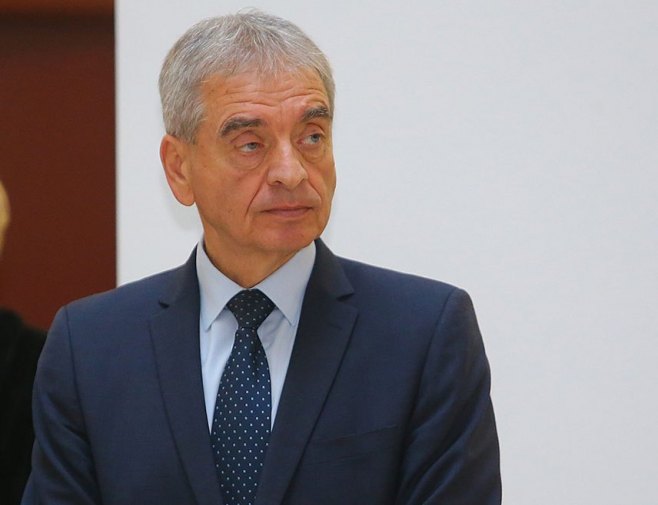 Selman: Prekinuti praksu visokog predstavnika