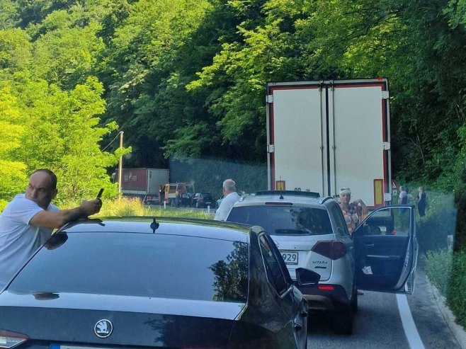 Zastoj u Tijesnom (Foto: patrole i radari) Zastoj u Tijesnom (Foto: patrole i radari) -