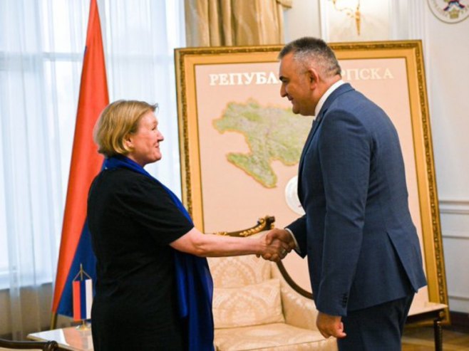 Šindelkova i Minić (foto: x.com/Vlada_Srpske) Šindelkova i Minić (foto: x.com/Vlada_Srpske) -