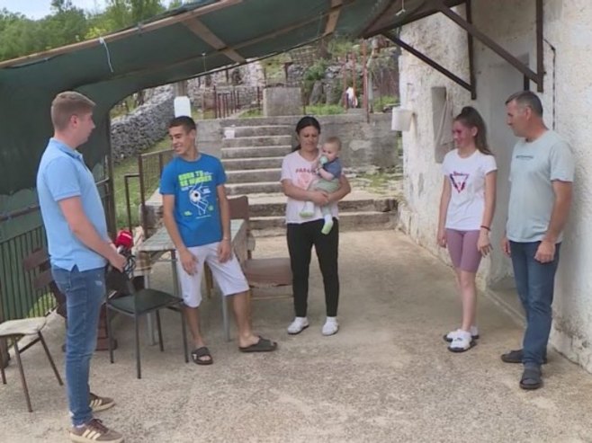 Brčićima iz Bileće za obnovu stočnog fonda finasijska pomoć Vlade i Kabineta predsjednika Srpske