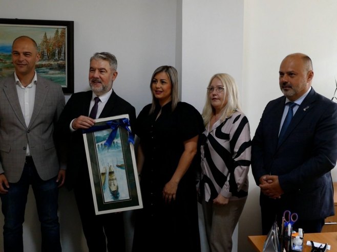 Vlada obezbijedila sredstva za obnovu Centra za socijalni rad, uskoro novo sanitetsko vozilo