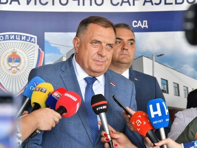 Dodik: Ponosan sam što sam dio tima koji je donosio ključne odluke za današnju policiju