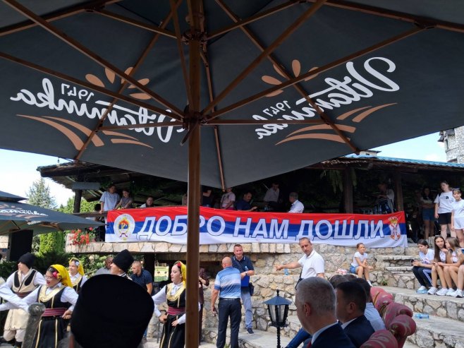 U Srpsku stiglo oko 750 djece i prosvjetnih radnika sa KiM; Svečani doček u Bijeljini (FOTO)