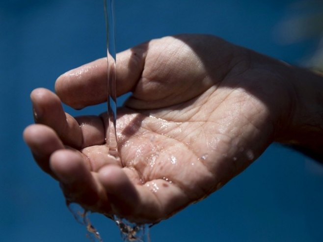 Voda (Foto: EPA/ABIR SULTAN/ilustracija) - 