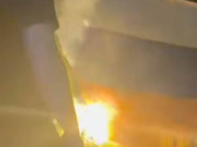Skinuli i zapalili zastavu Republike Srpske uz povike "Alahu ekber" (VIDEO)