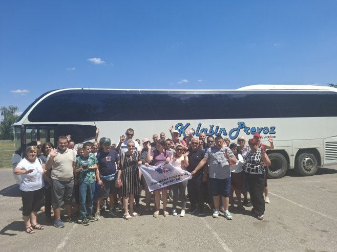 Ispraćaj djece sa Kosova i Metohije iz Republike Srpske (FOTO)