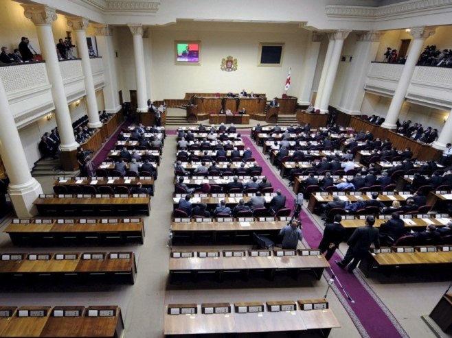 Tuča u parlamentu Gruzije tokom sjednice na kojoj je govorio premijer  (VIDEO)