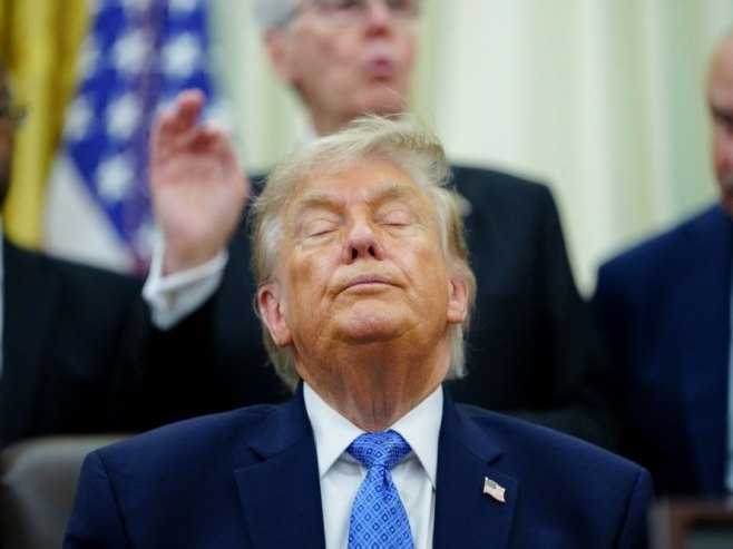 Tramp predstavio dizajn novog američkog pasoša (FOTO)