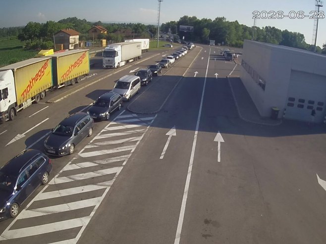 Višečasovna čekanja na granici sa Hrvatskom i Crnom Gorom