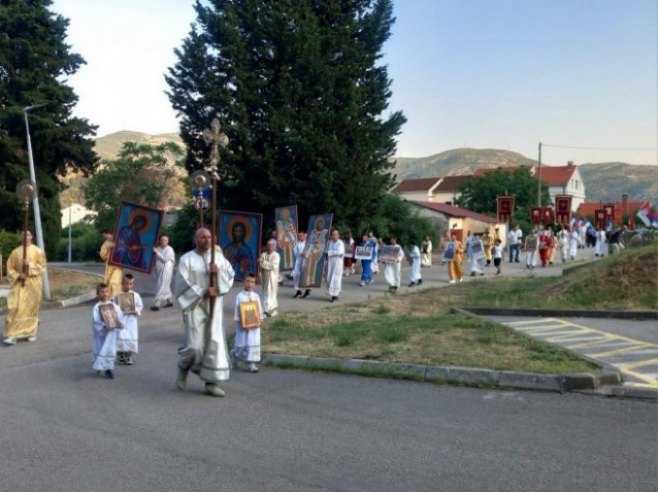 Vidovdanska litija u Trebinju - Foto: SRNA