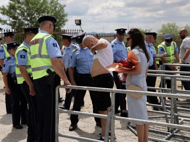 Srbin priveden na Gazimestanu: Policija nas je tukla i vrijeđala (VIDEO)