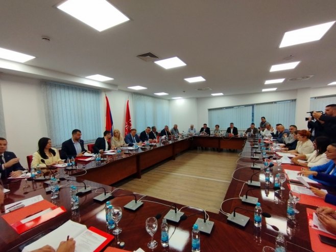 Sjednica Predsjedništva SNSD-a u Banjaluci (Konferencija za novinare na RTRS)