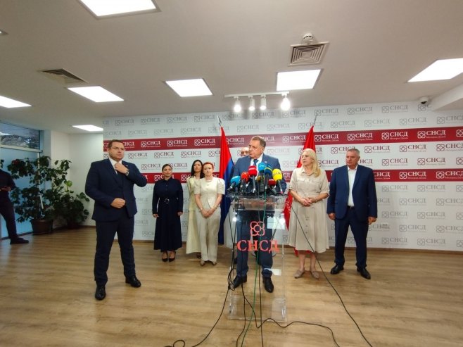 Konferencija za novinare SNSD-a - Foto: RTRS