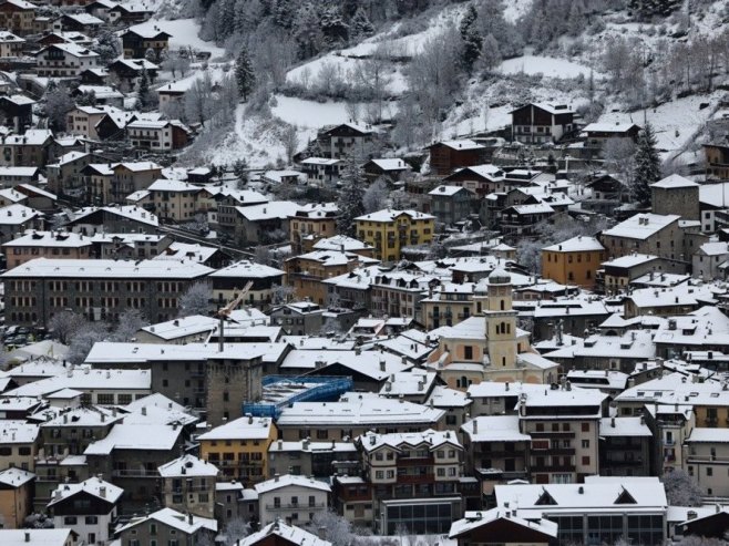 Na alpskom prevoju Stelvio pao snijeg (VIDEO)