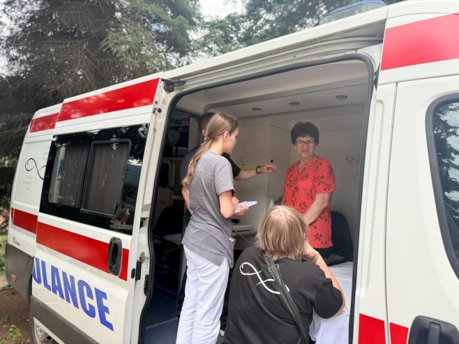 Mobilna klinika ruske humanitarne misije počela sa radom u Šekovićima (FOTO)