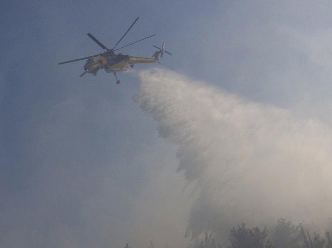 Vatrogasci se bore sa vatrenom stihijom na Peloponezu