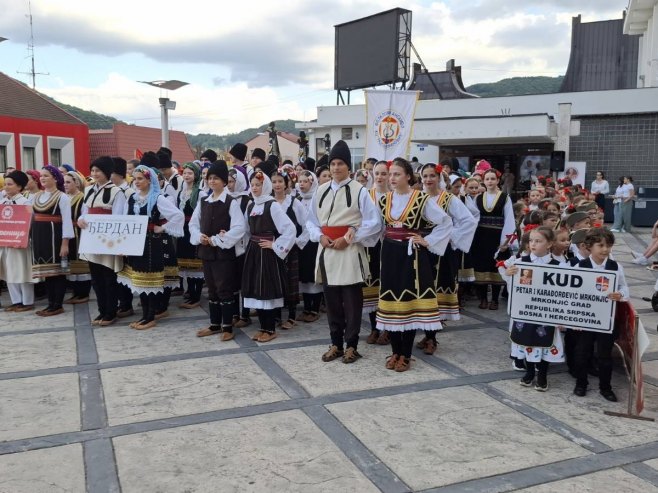 Kosačka smotra folklora u Mrkonjić Gradu (FOTO)