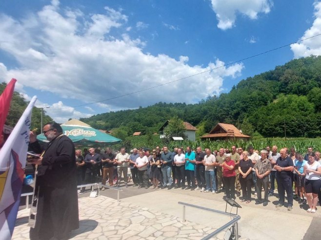 Služen parastos i položeni vijenci za 24 srpska civila ubijena u selu Krnjići