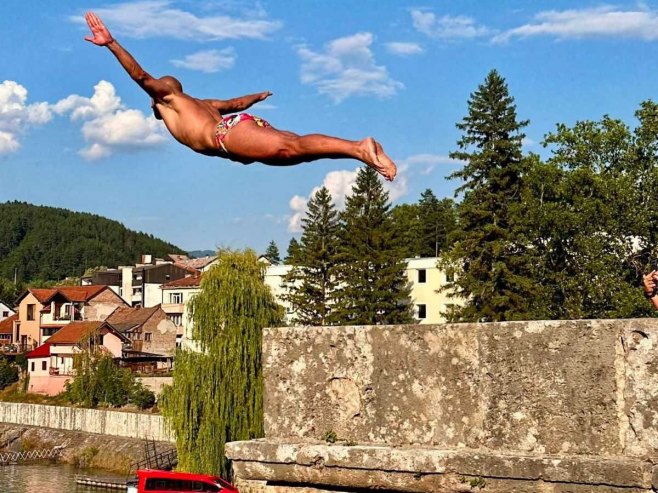 Višegrad - skokovi sa mosta Višegrad - skokovi sa mosta - Foto: SRNA
