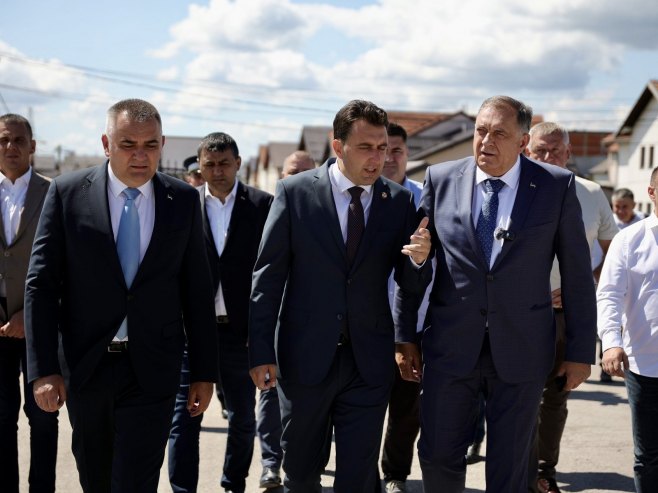 Sokolac: Minić i Dodik posjetili gradilište ulice prema srpskom vojničkom groblju