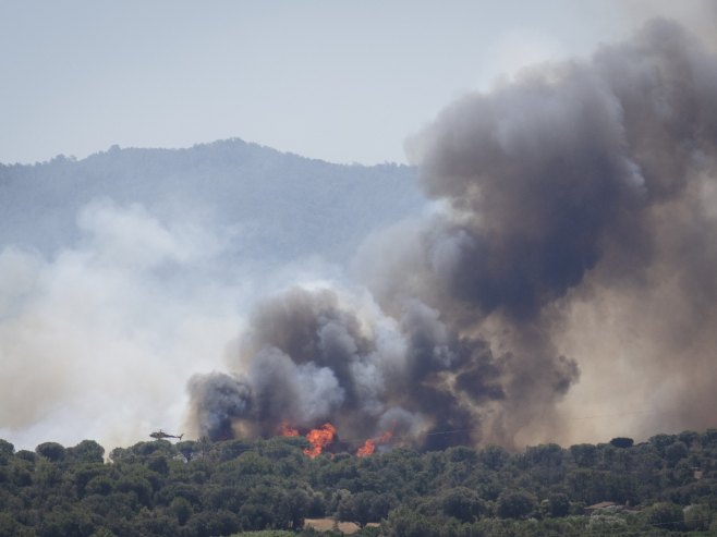 Hrvatska: Vatrogasci sprječavaju širenje požara u prirodnom rezervatu kod Metkovića