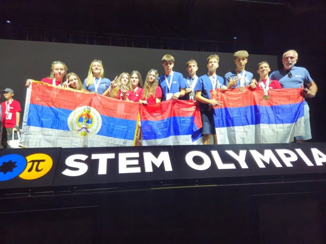 Učenici OŠ "Sveti Sava" iz Banjaluke briljirali u Rimu: Osvojili 16 priznanja na međunarodnoj STEM olimpijadi