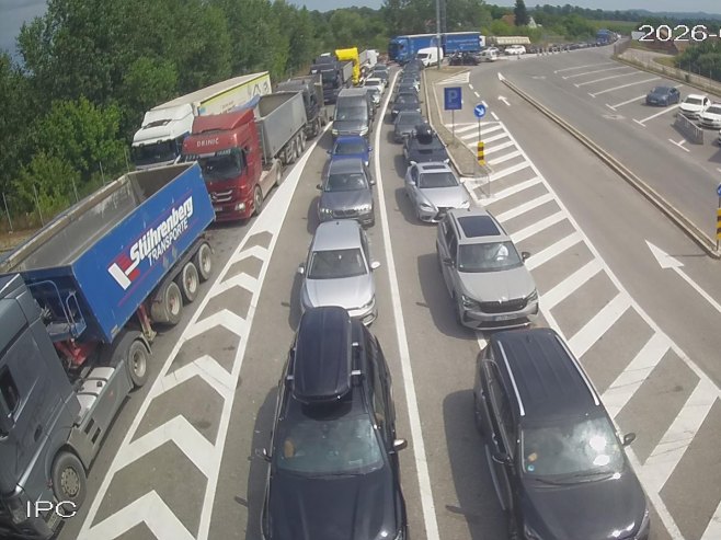 Pojačan saobraćaj i duža čekanja na više prelaza