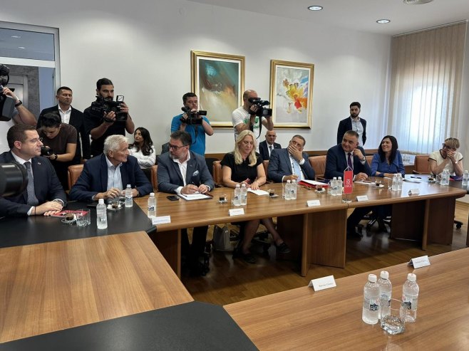 U Mostaru sastanak SNSD-a i HDZ-a BiH; Konferencija za novinare na RTRS (FOTO)