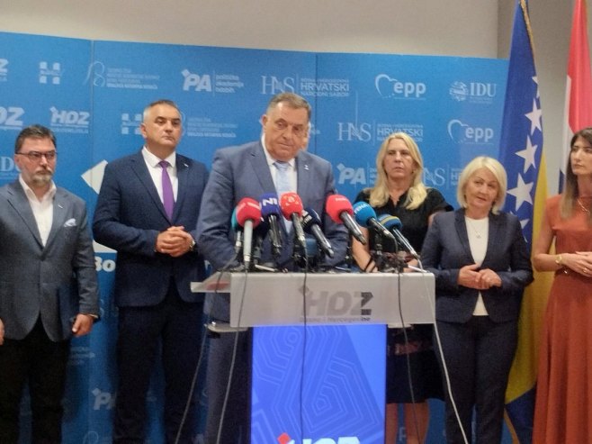 Dodik: Vratiti BiH na Ustav i proglasiti ništavnim sve odluke visokih predstavnika (VIDEO)