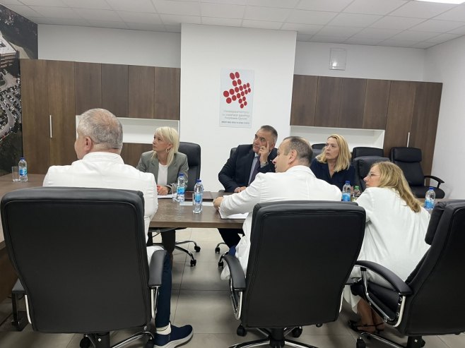 Minić posjetio UKC Srpske: Ovdje se radi domaćinski i pacijent se stavlja na prvo mjesto (FOTO)
