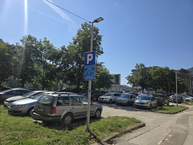 Zvornik: Ustavni sud ponišio odluku o parkinzima; Za sada nema naplate parkinga