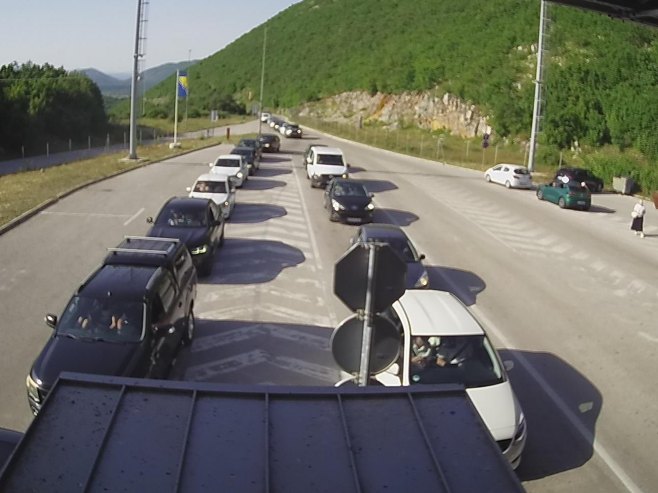 Duža čekanja na Zupcima i Deleuši