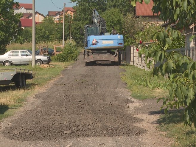 Mještani Rosulja "uzeli stvari u svoje ruke" - sami sanirali krak Ulice Vase Vidovića i poslali poruku Gradskoj upravi (VIDEO)
