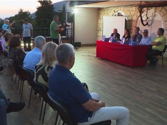 U Trebinju promovisana knjiga Vukašina Lugonje "Grana iz oblaka"