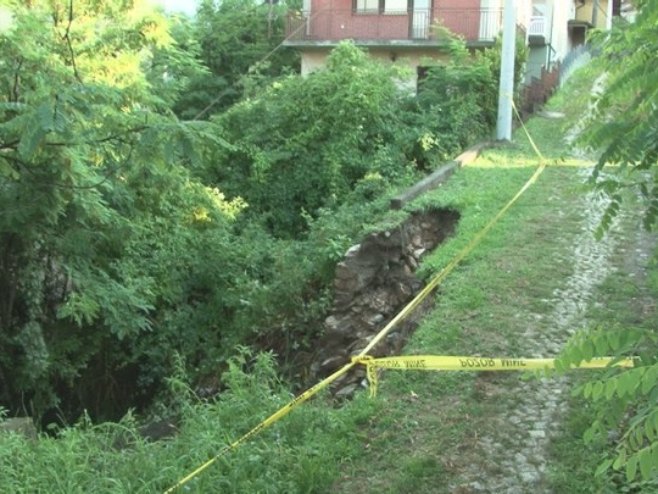Nevrijeme u Zvorniku izazvalo bujične poplave; Aktivirano i klizište (VIDEO)