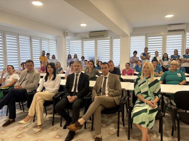 Šeranić u Doboju prisustvuje primopredaji opreme za Centar za kontinuiranu edukaciju i profesionalno usavršavanje
