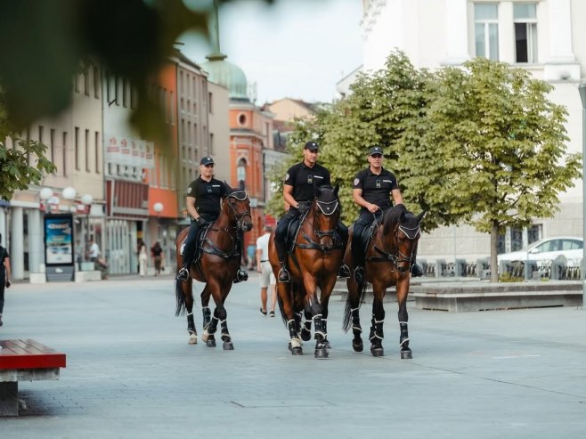 Konjica Žandarmerije prošetala Banjalukom i oduševila građane (FOTO)