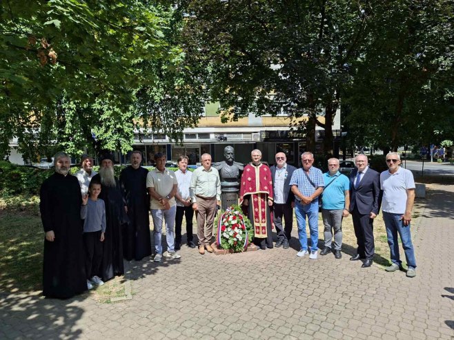 Položeni vijenci na spomenik caru Nikolaju, večeras premijera filma