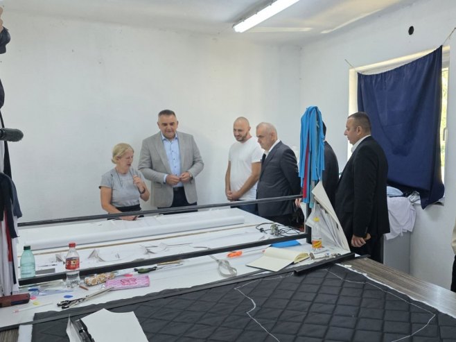 Minić posjetio preduzeće "Grafo Balkan" u Foči (FOTO)