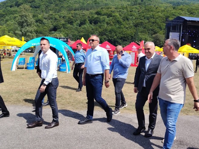 Počeo 12. "Јelen OK Fest" u Nacionalnom parku Sutjeska; Otvaranju prisustvovao i Minić (FOTO)