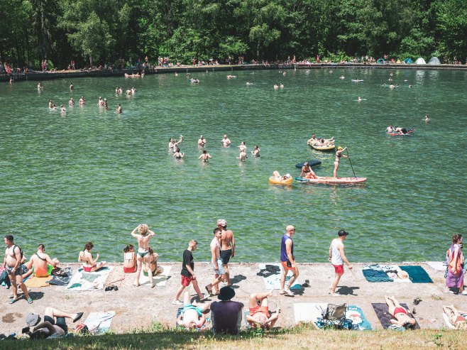 Otvoren 12. "Јelen OK Fest" na Tjentištu; Minić: Ideja o druženju mladih prerasla u festival poznat u cijelom svijetu (FOTO)