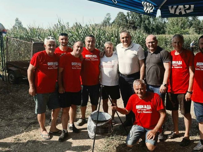 Minić prisustvovao "Fišijadi" u barskom kompeksu Tišina kod Šamca Minić prisustvovao "Fišijadi" u barskom kompeksu Tišina kod Šamca - Foto: Ustupljena fotografija