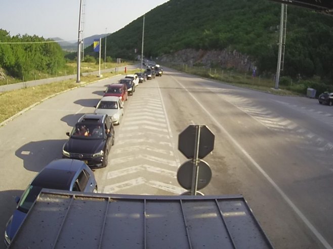 Pojačan saobraćaj prema graničnim prelazima